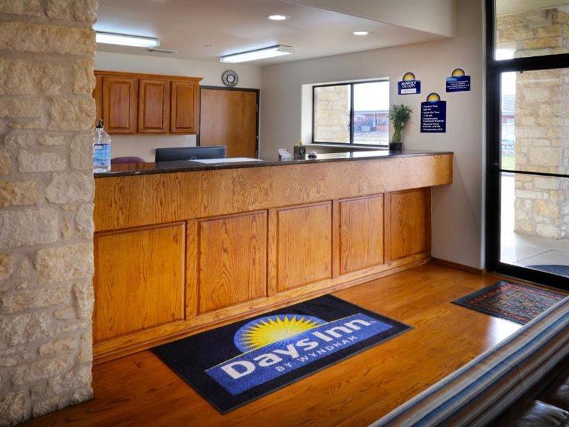 Days Inn & Suites By Wyndham Llano Extérieur photo