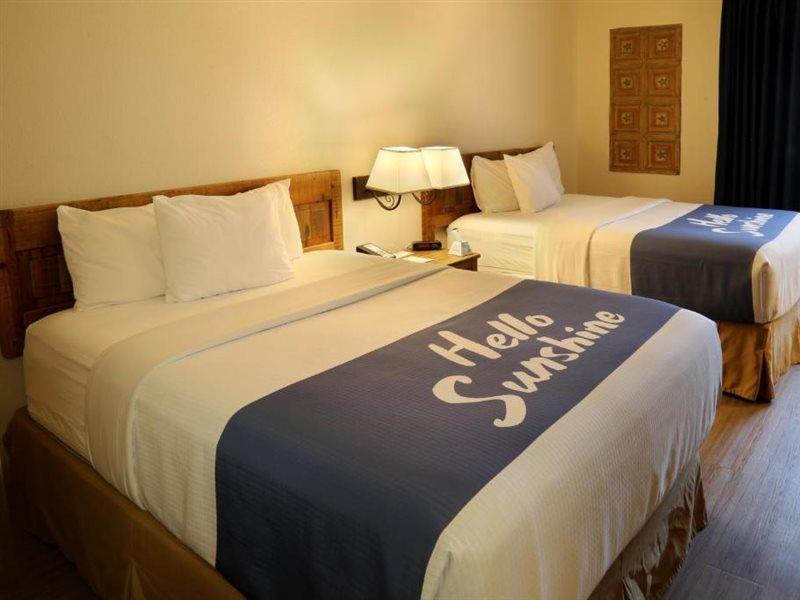 Days Inn & Suites By Wyndham Llano Extérieur photo