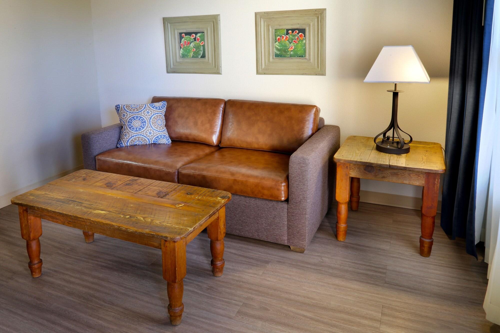Days Inn & Suites By Wyndham Llano Extérieur photo