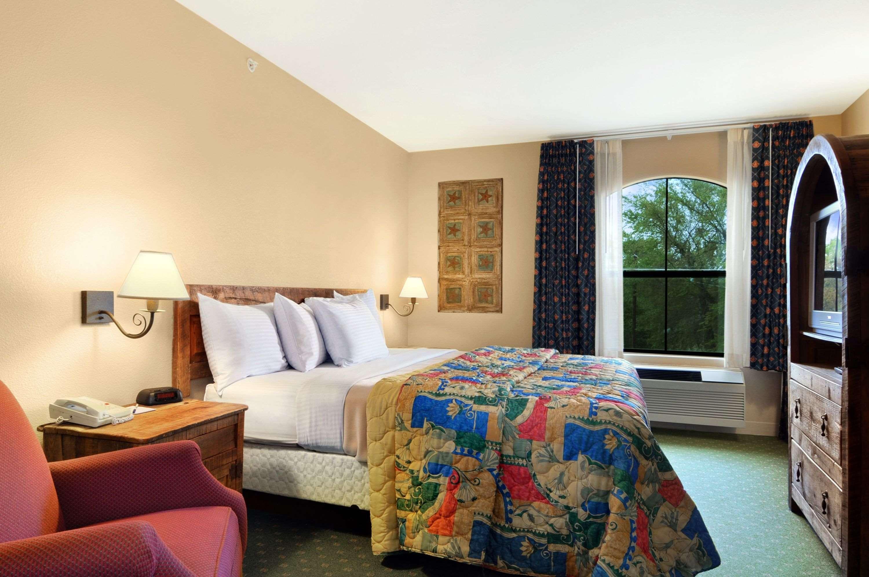 Days Inn & Suites By Wyndham Llano Extérieur photo