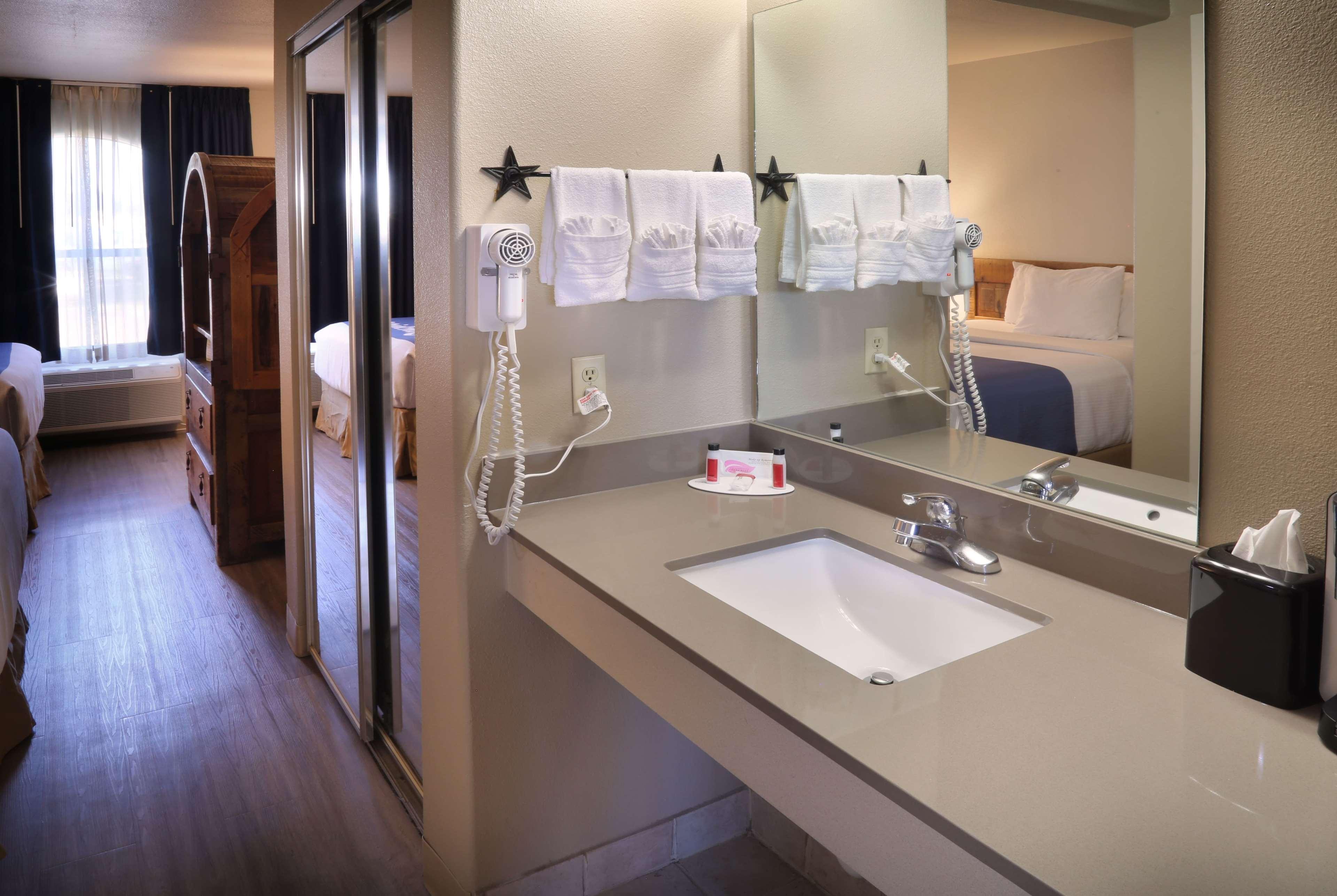 Days Inn & Suites By Wyndham Llano Extérieur photo