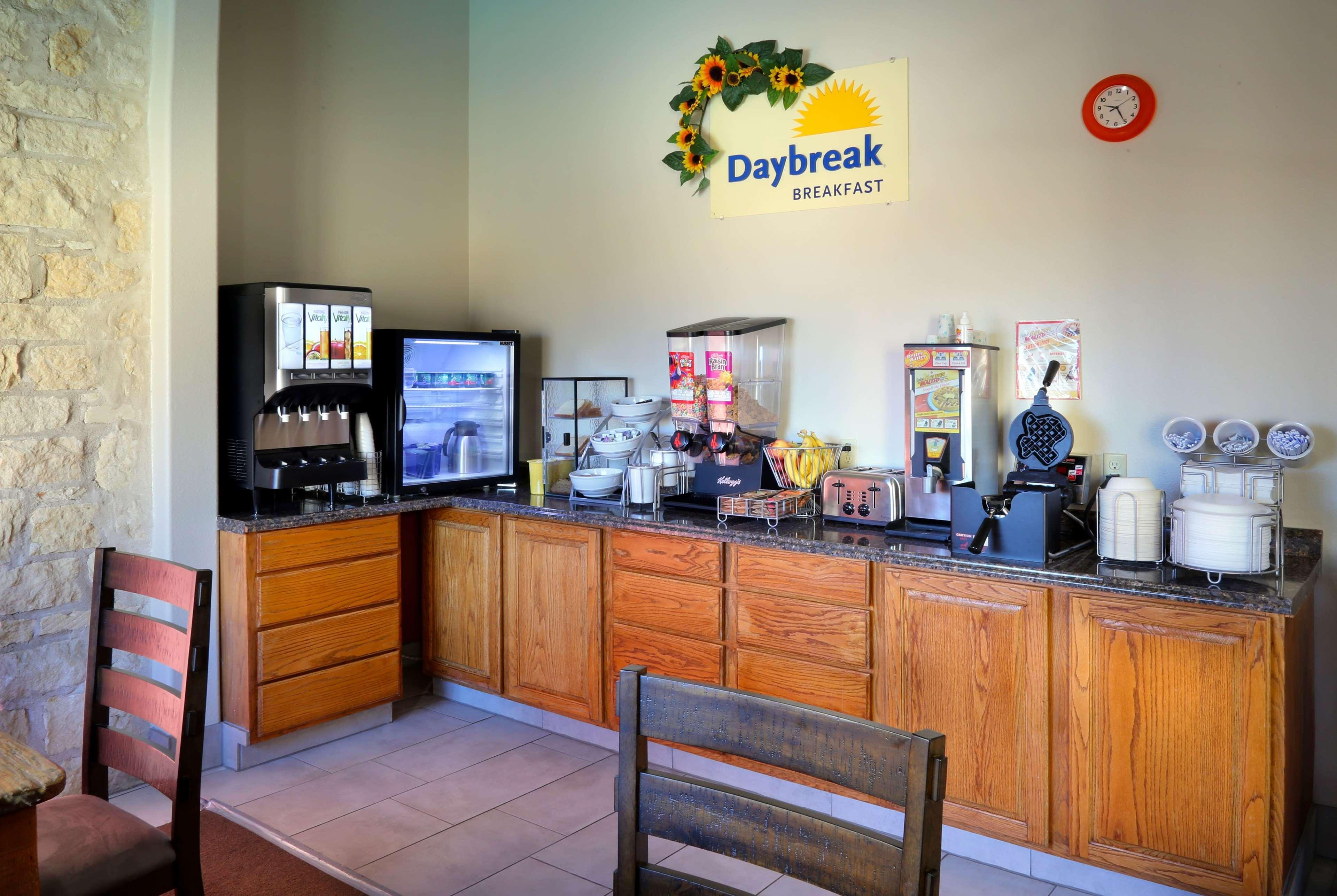 Days Inn & Suites By Wyndham Llano Extérieur photo
