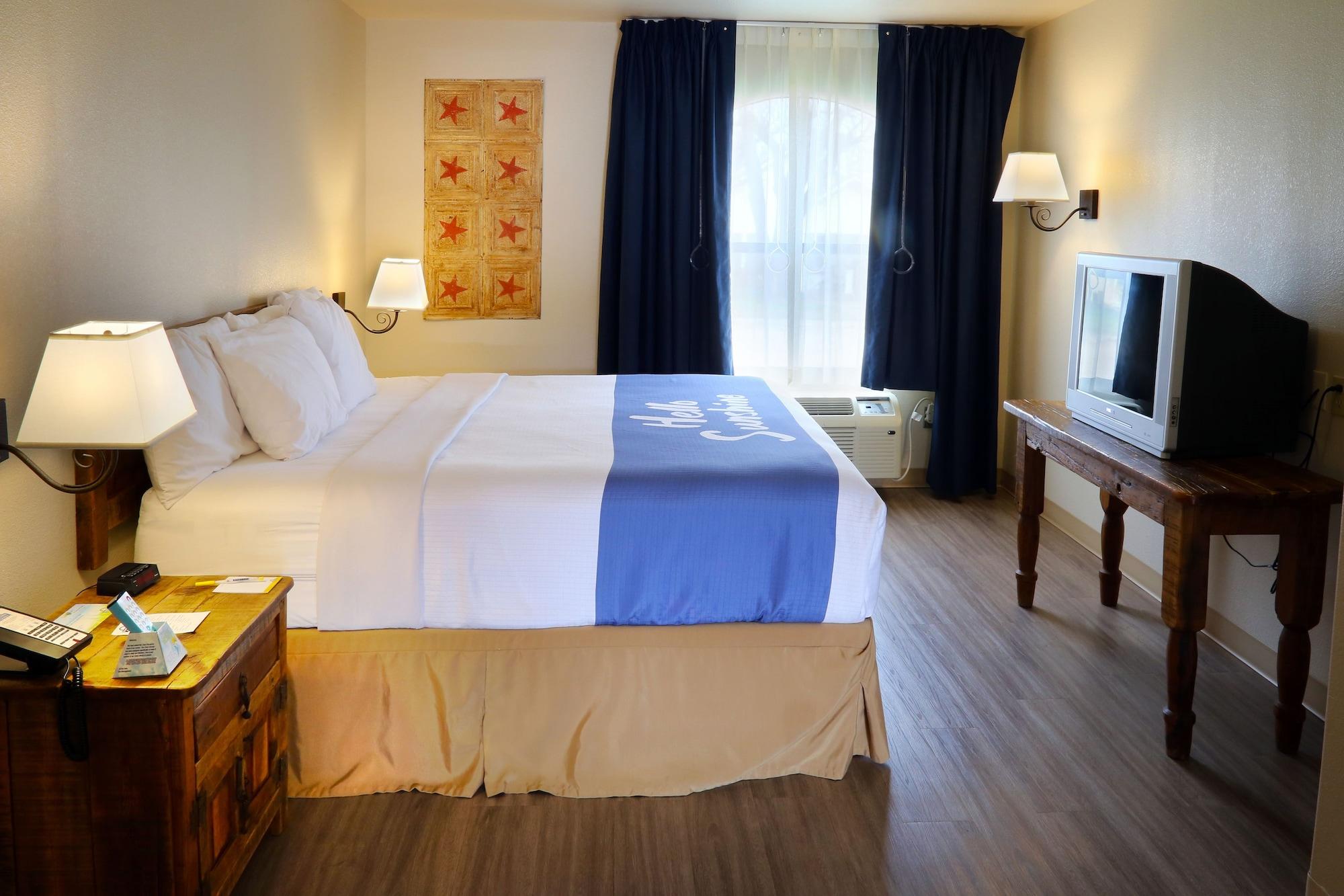 Days Inn & Suites By Wyndham Llano Extérieur photo