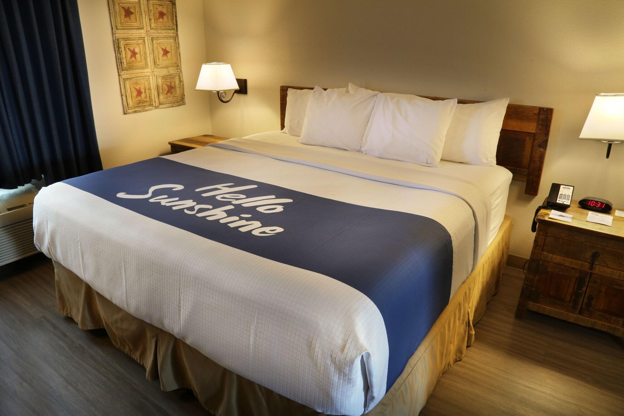 Days Inn & Suites By Wyndham Llano Extérieur photo
