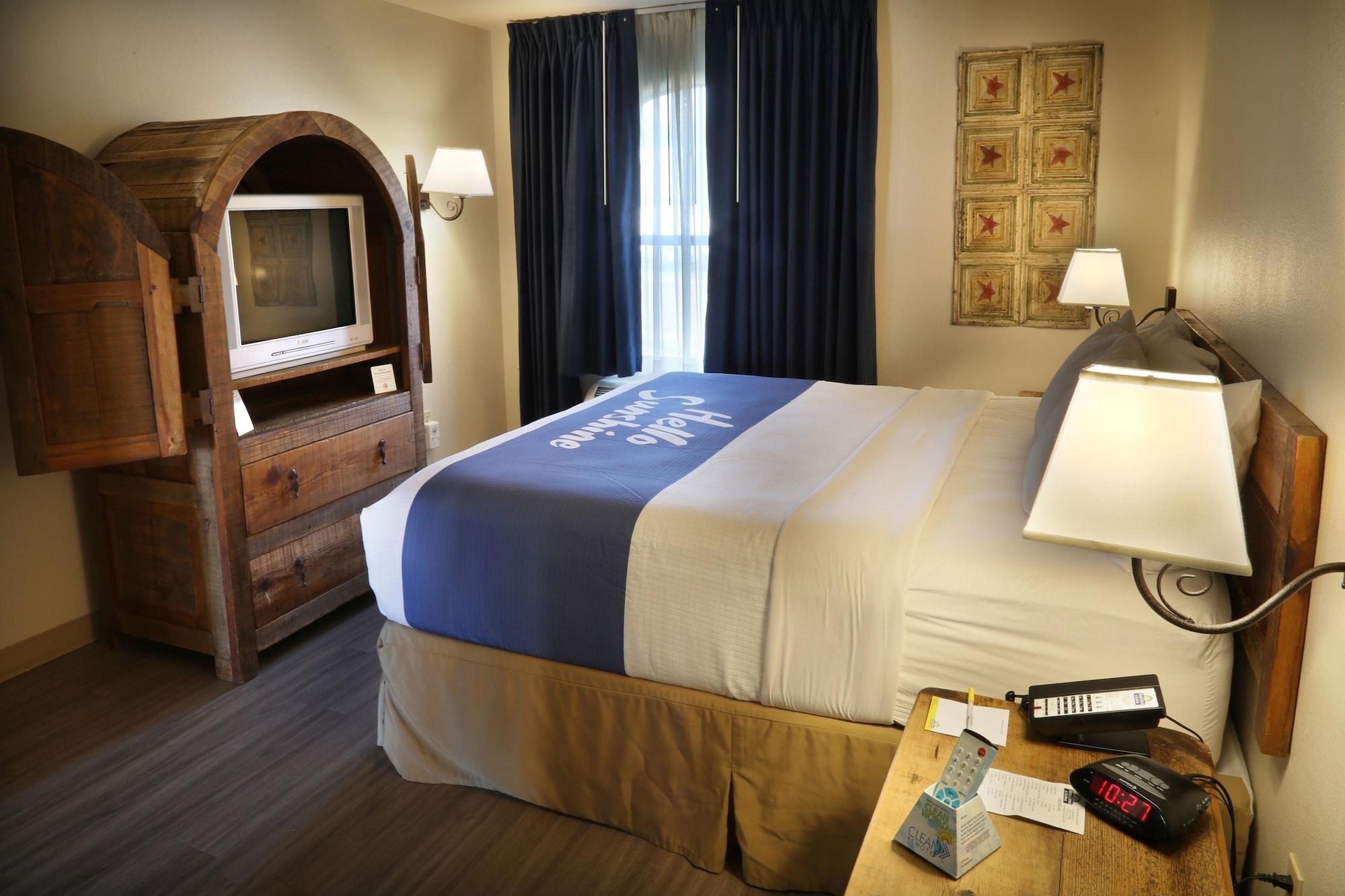 Days Inn & Suites By Wyndham Llano Extérieur photo