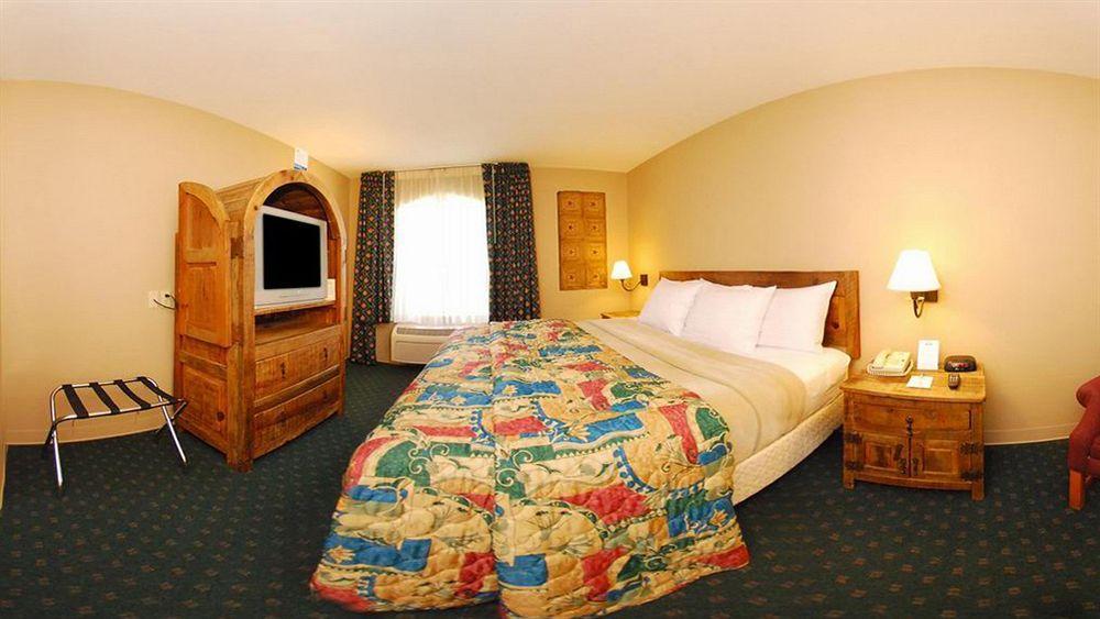 Days Inn & Suites By Wyndham Llano Extérieur photo