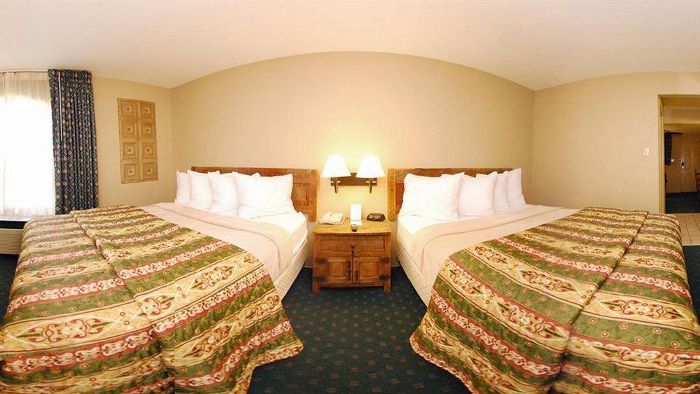 Days Inn & Suites By Wyndham Llano Extérieur photo