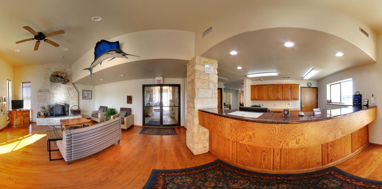 Days Inn & Suites By Wyndham Llano Extérieur photo