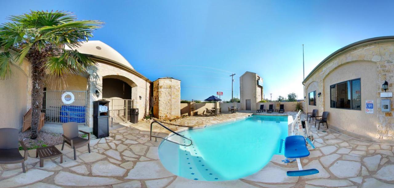 Days Inn & Suites By Wyndham Llano Extérieur photo