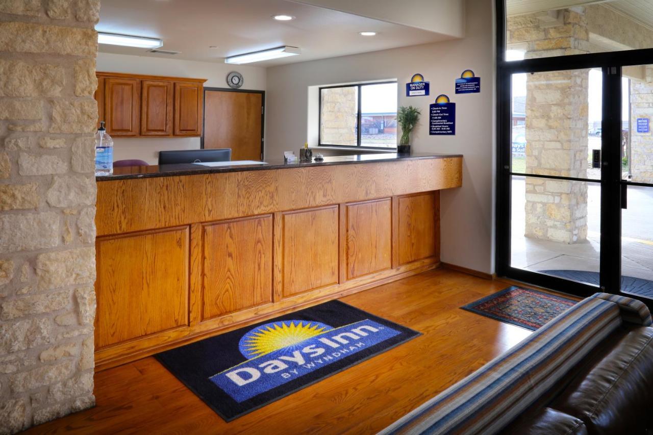 Days Inn & Suites By Wyndham Llano Extérieur photo
