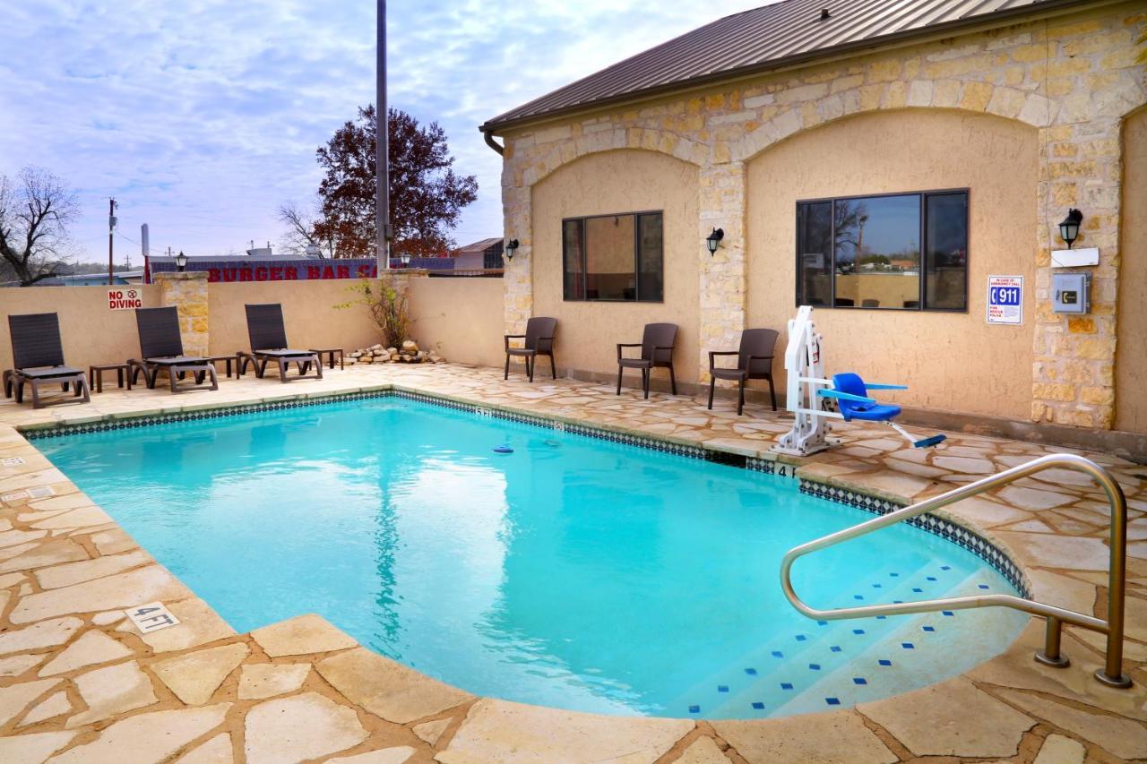 Days Inn & Suites By Wyndham Llano Extérieur photo